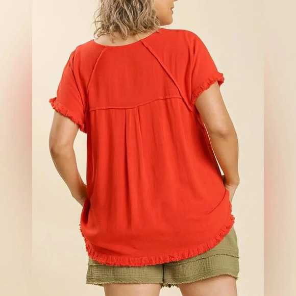 Umgee Linen Blend Cut Out Round Neckline Top with Frayed Fringe Hem - Picture 3 of 8